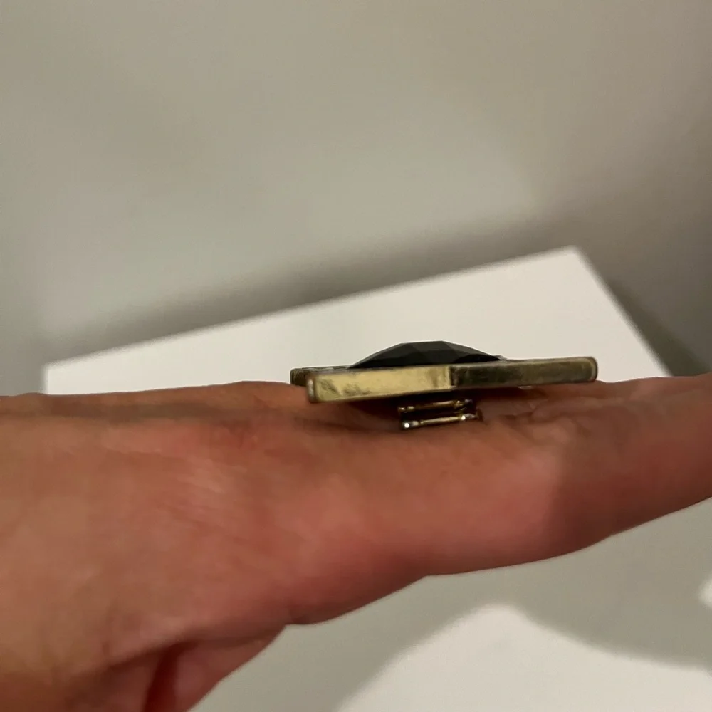 Statement Ring Black & Gold - Picture 8 of 10